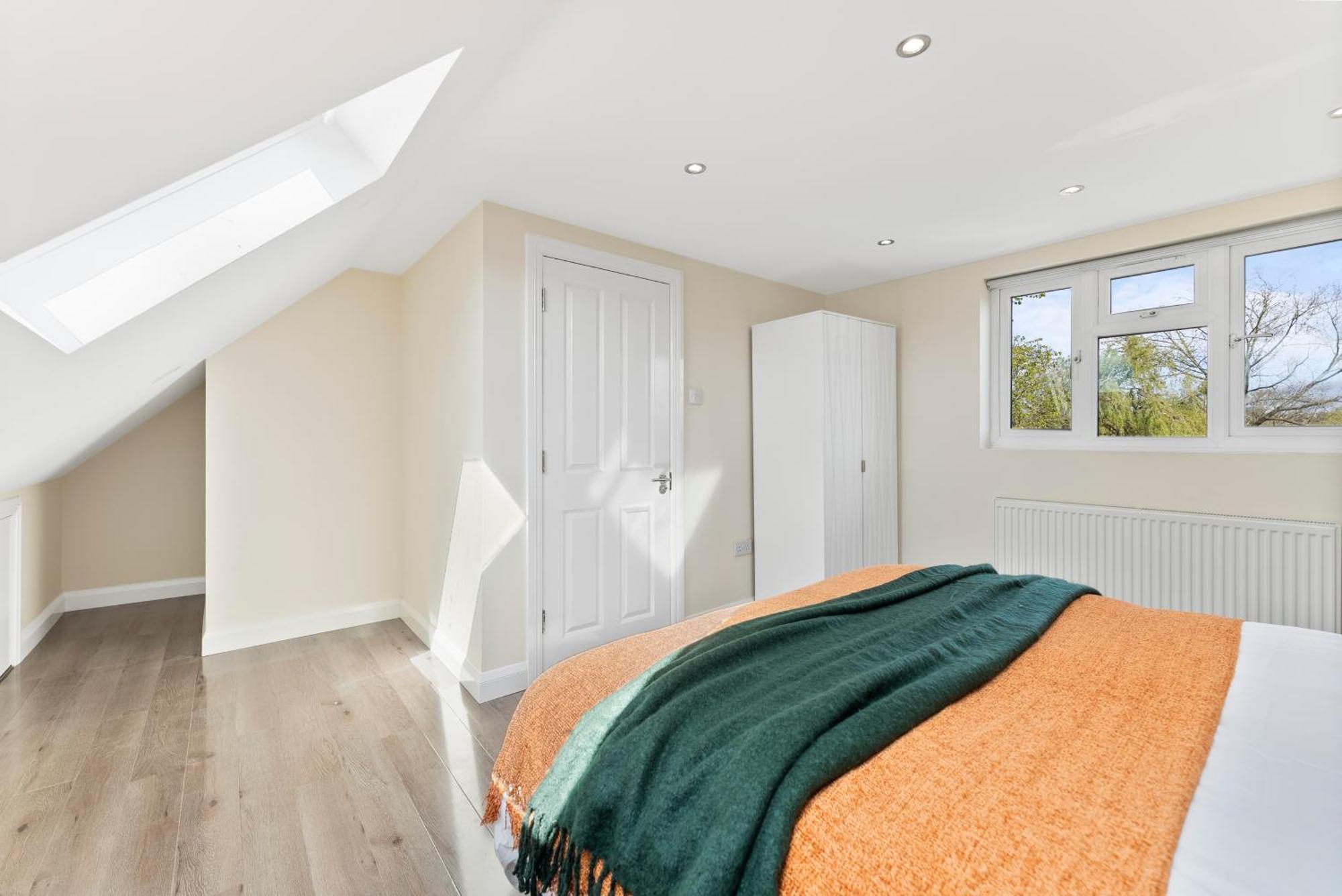 Stylish Wembley Gem - Parking -Sleeps 14 London Kültér fotó