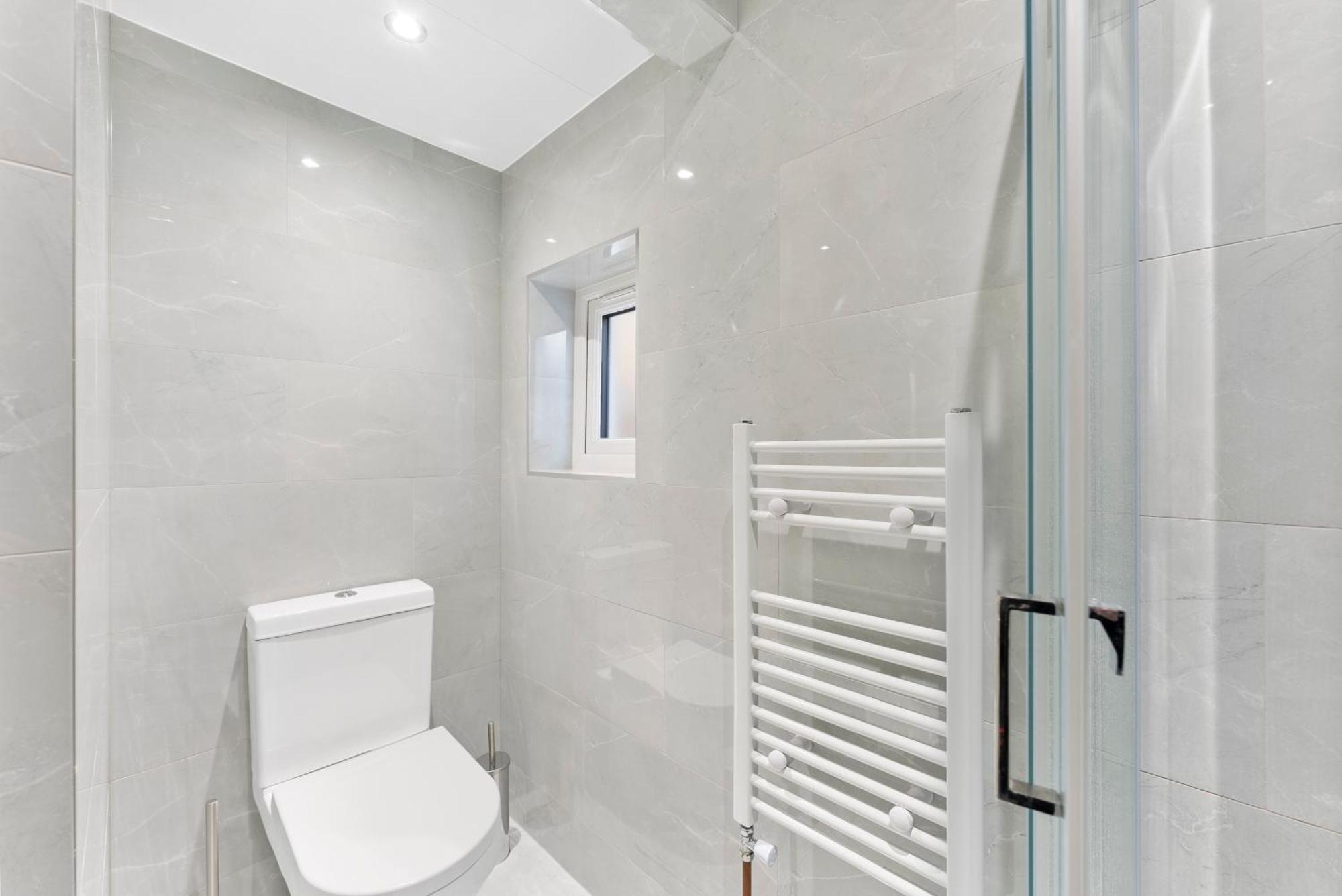 Stylish Wembley Gem - Parking -Sleeps 14 London Kültér fotó
