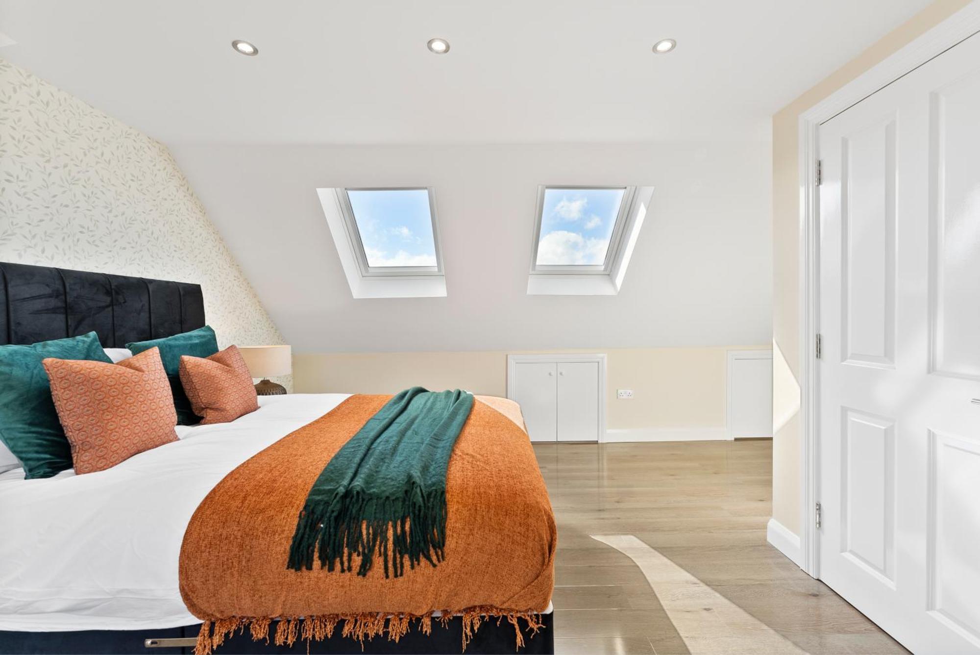 Stylish Wembley Gem - Parking -Sleeps 14 London Kültér fotó