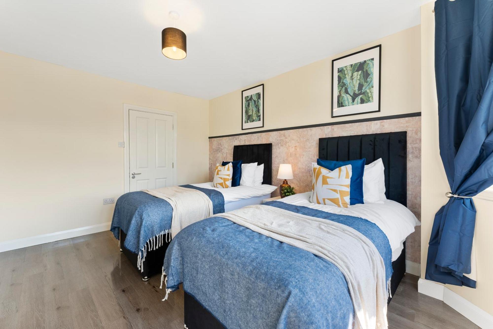 Stylish Wembley Gem - Parking -Sleeps 14 London Kültér fotó