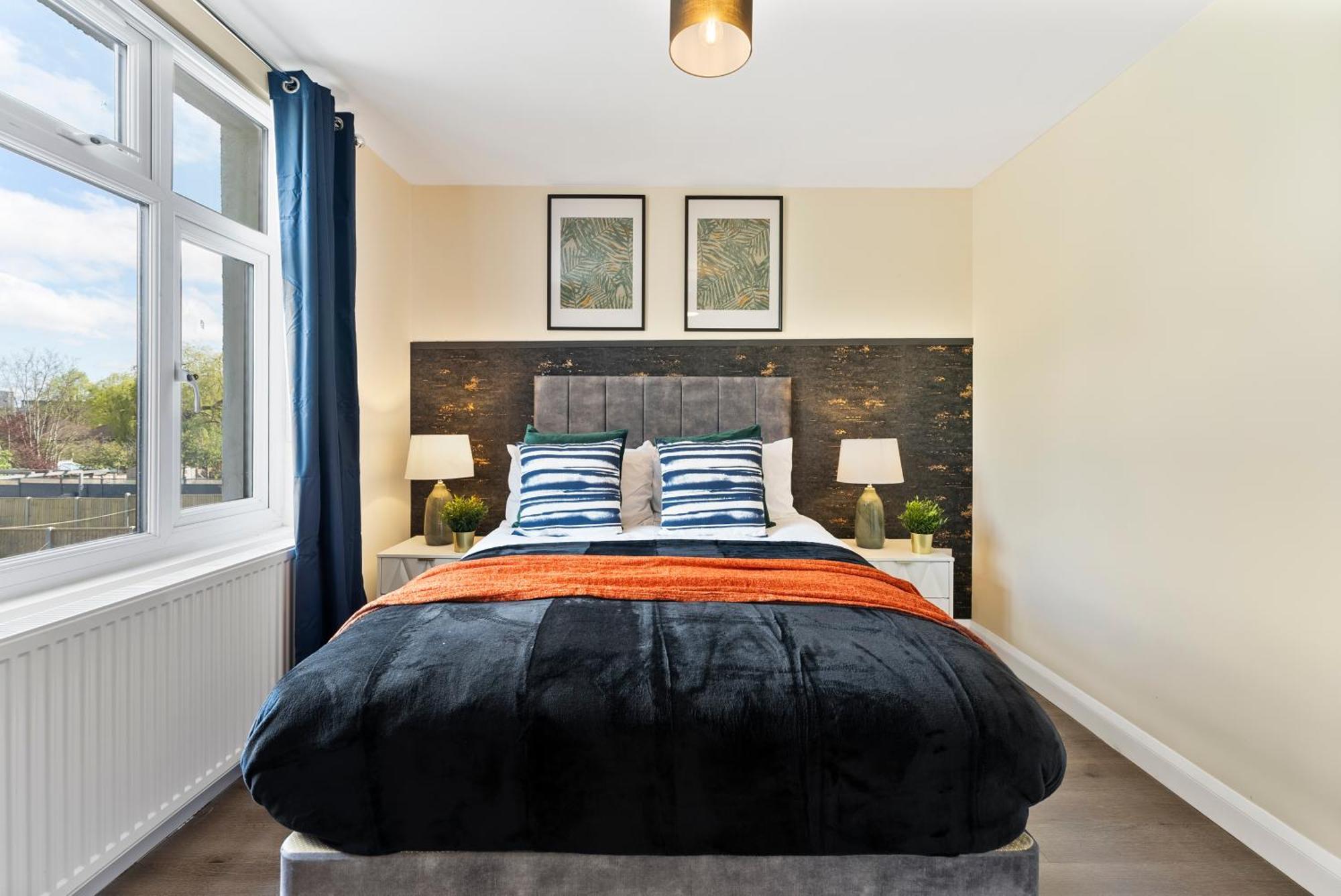 Stylish Wembley Gem - Parking -Sleeps 14 London Kültér fotó