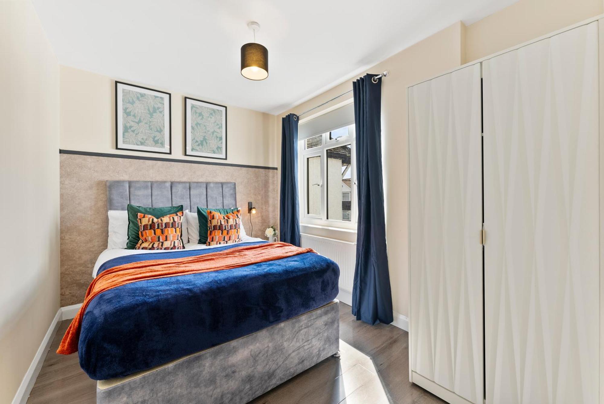 Stylish Wembley Gem - Parking -Sleeps 14 London Kültér fotó