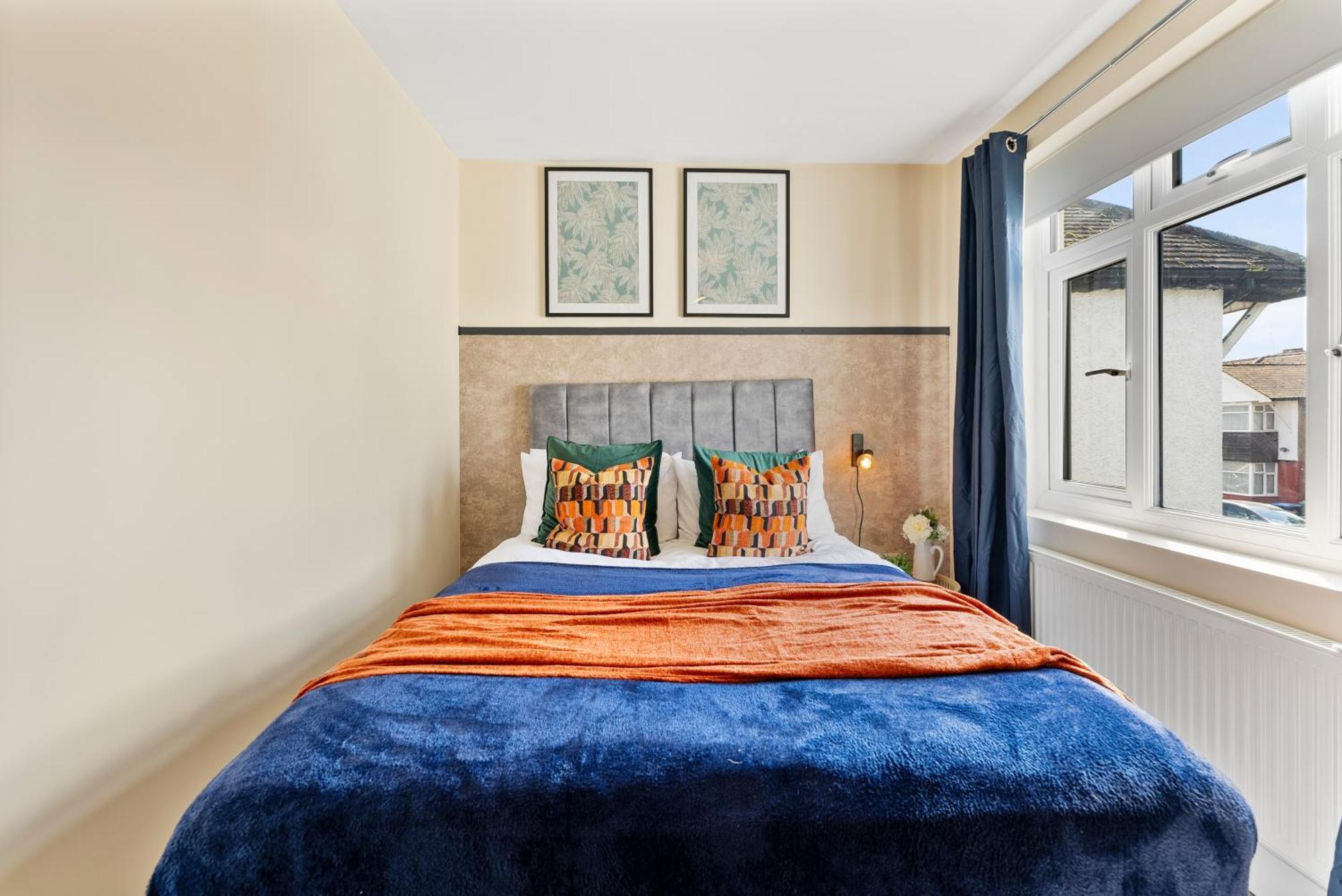 Stylish Wembley Gem - Parking -Sleeps 14 London Kültér fotó