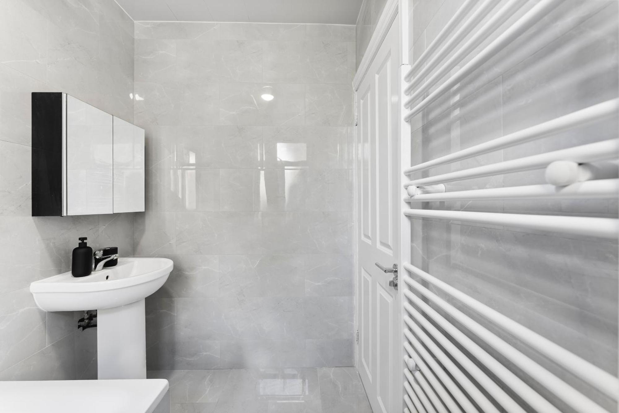 Stylish Wembley Gem - Parking -Sleeps 14 London Kültér fotó