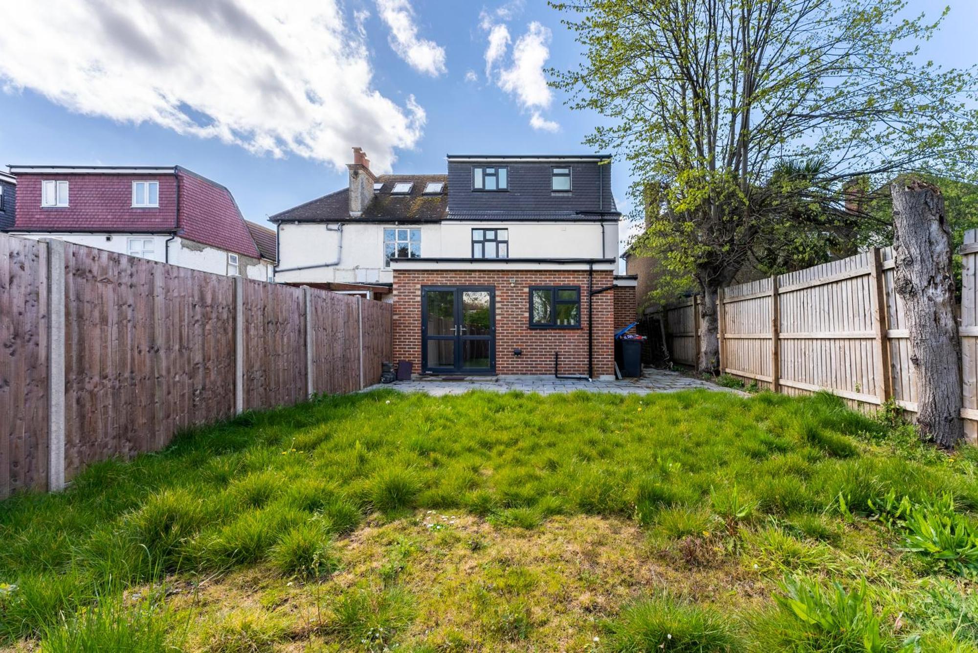 Stylish Wembley Gem - Parking -Sleeps 14 London Kültér fotó