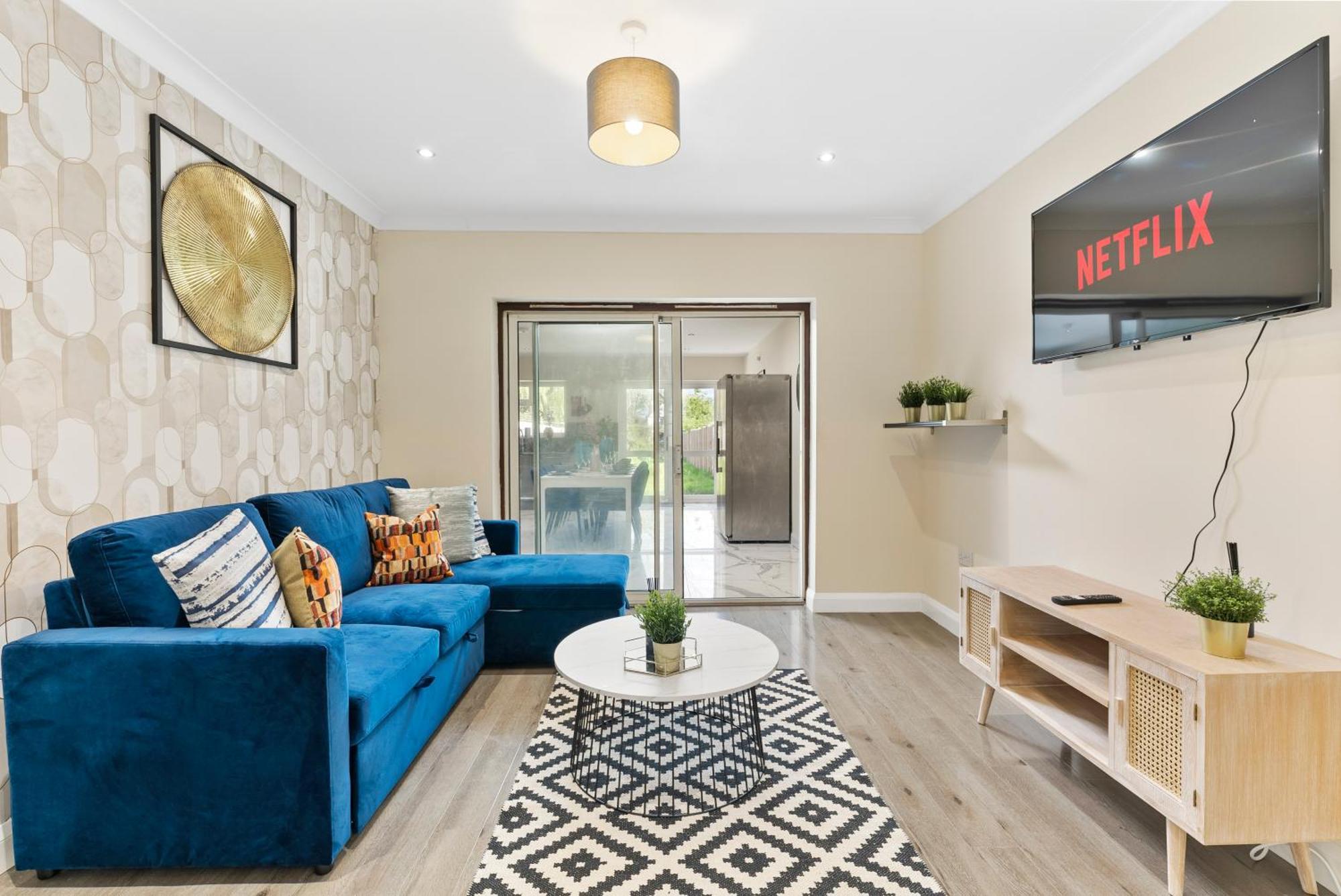 Stylish Wembley Gem - Parking -Sleeps 14 London Kültér fotó
