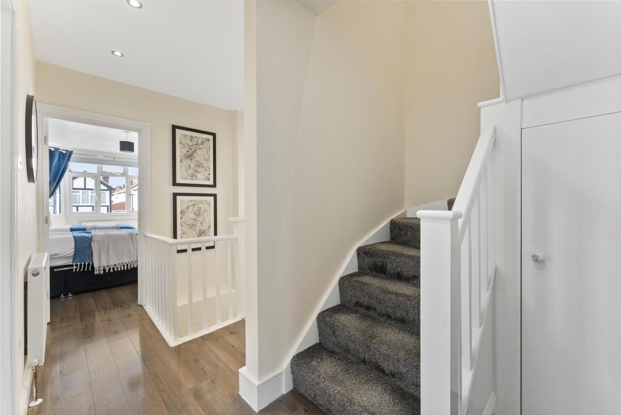 Stylish Wembley Gem - Parking -Sleeps 14 London Kültér fotó